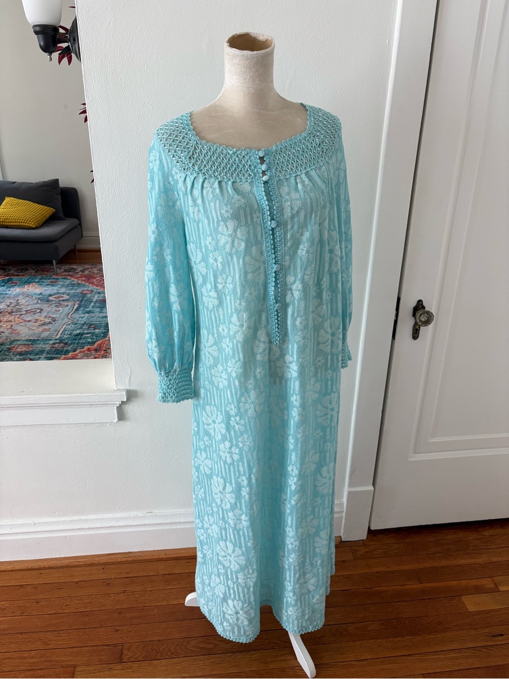 Vintage Hanro 70s style house dress night gown size 40, Large